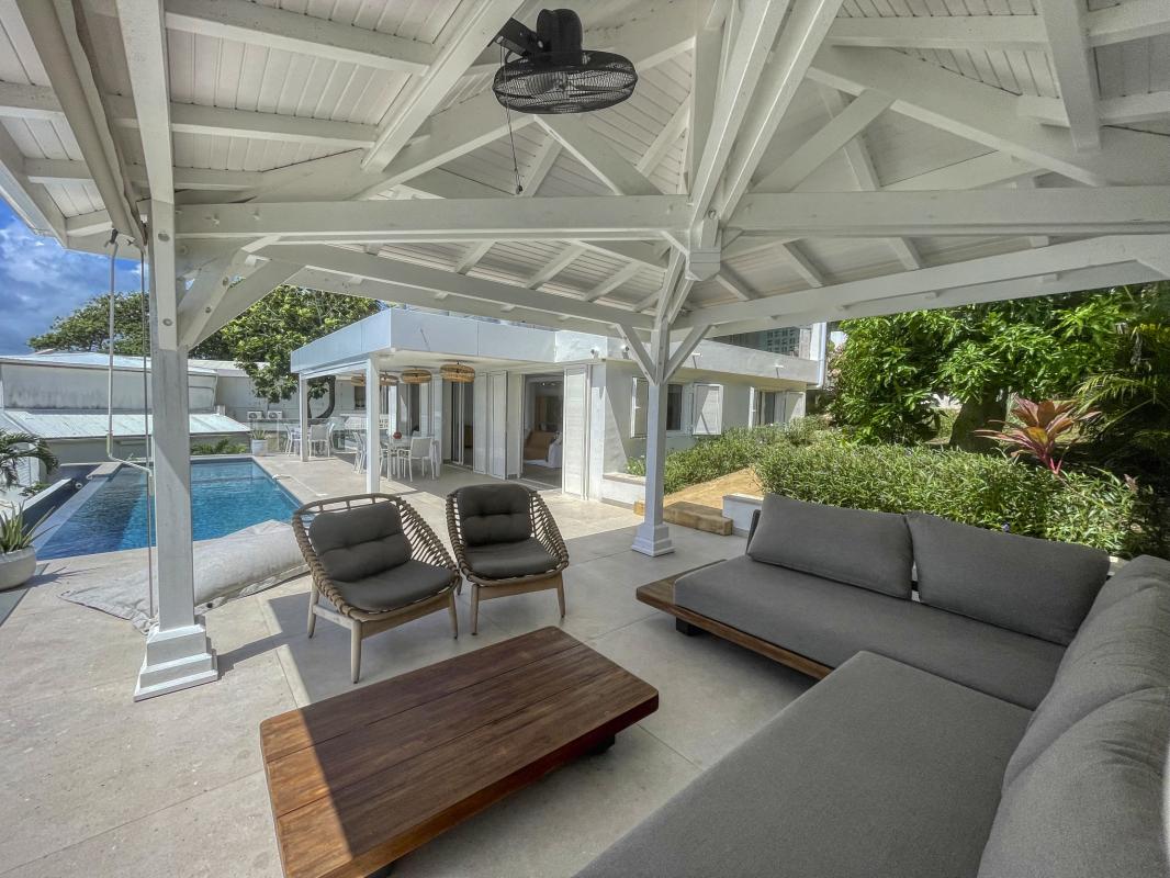 4 Location villa piscine vue mer ilet Gosier Guadeloupe_salon exterieur